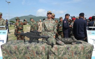 军事科技枪 全球最强单兵武器？QDS-121型步榴枪亮相军演，贵到部队用不起？